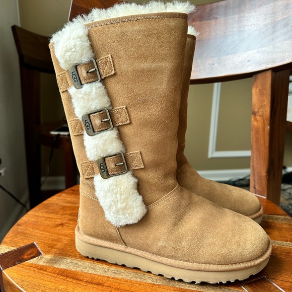 Women’s UGG Chestnut Klea Boots - Picture 9 of 16